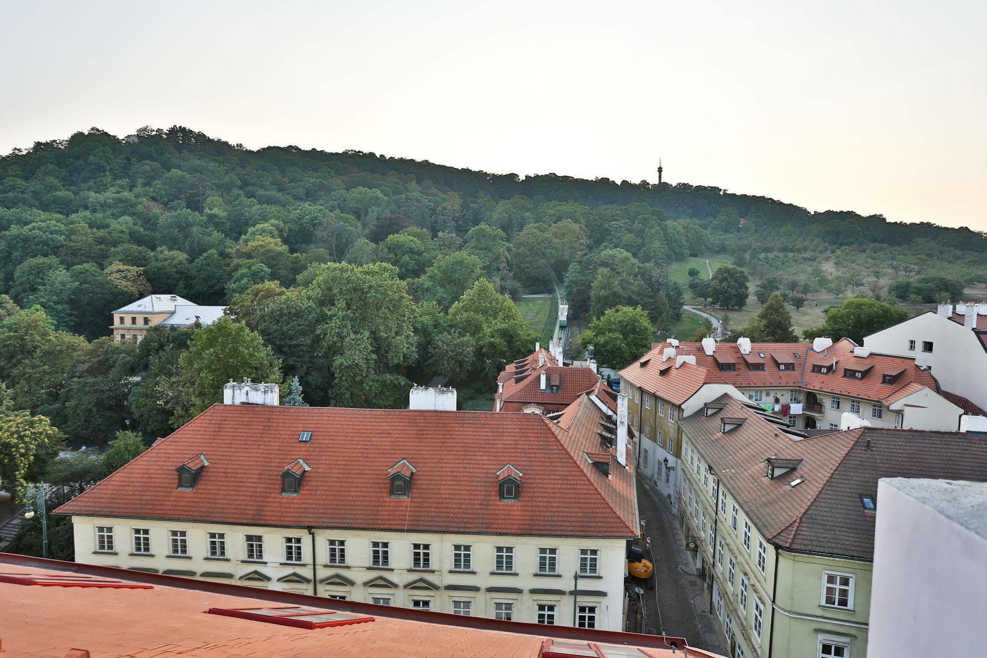 Apartahotel & Praga