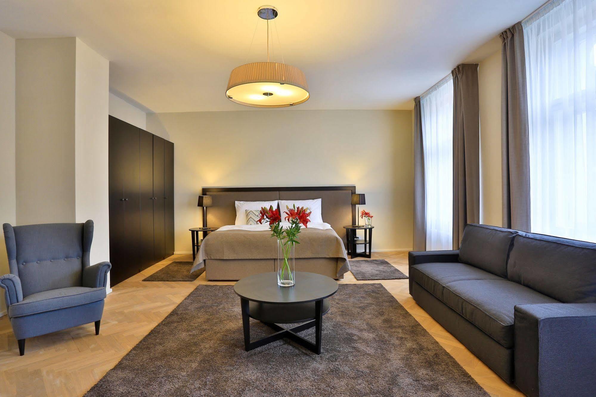 Apartahotel & Praga