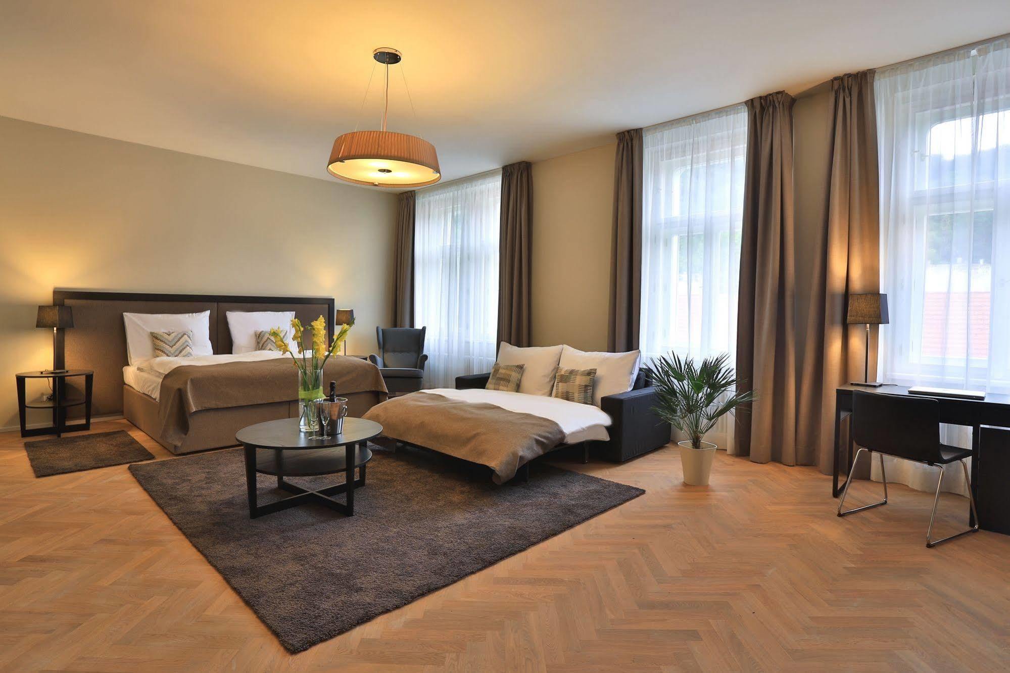 & Apartahotel 4*