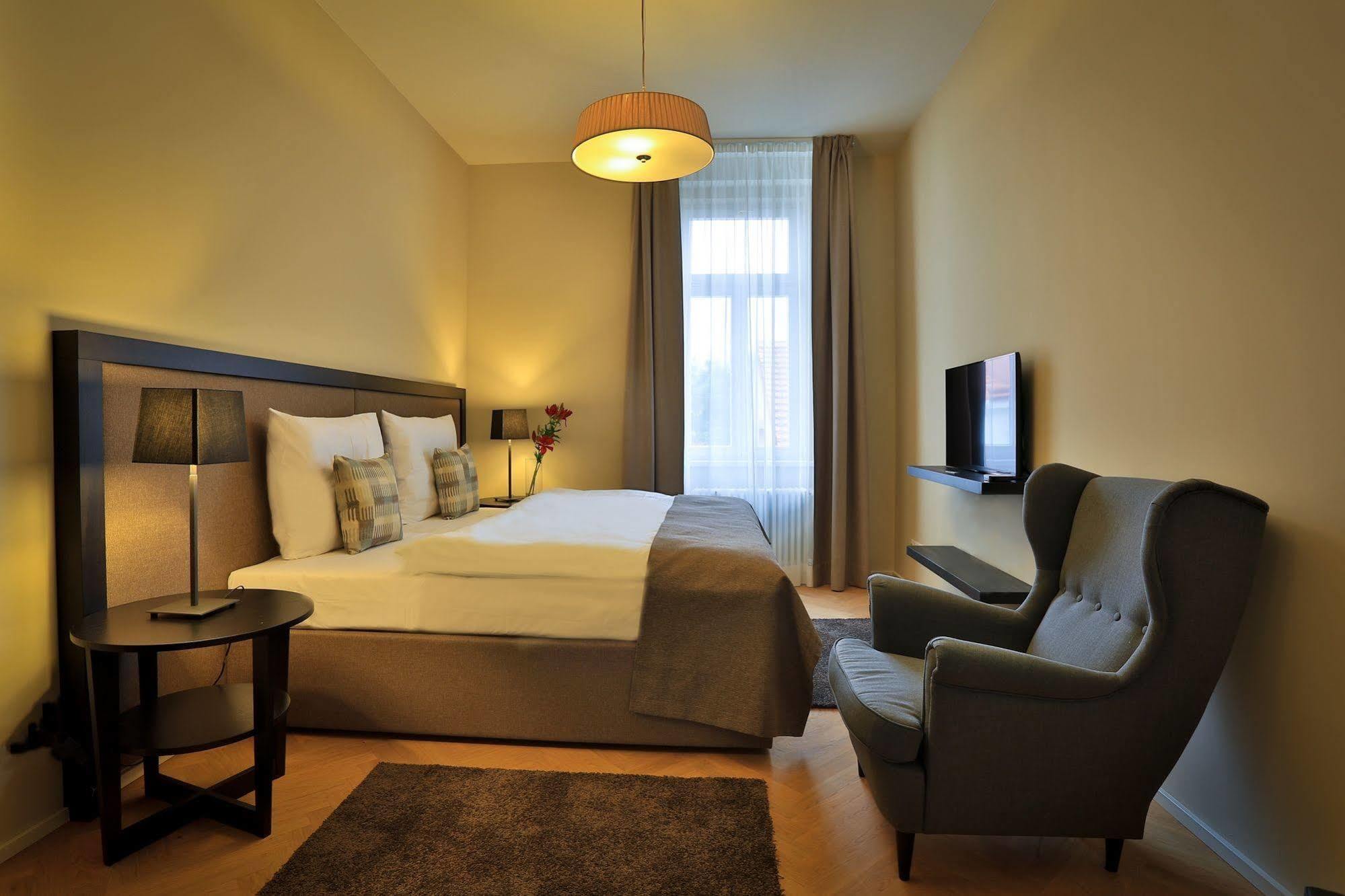 Apartahotel & Praga