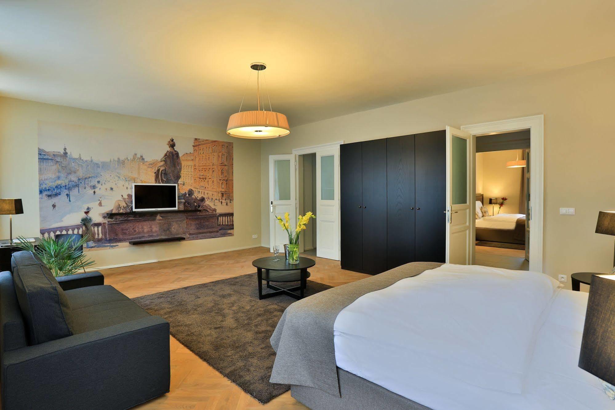 & Apartahotel 4*